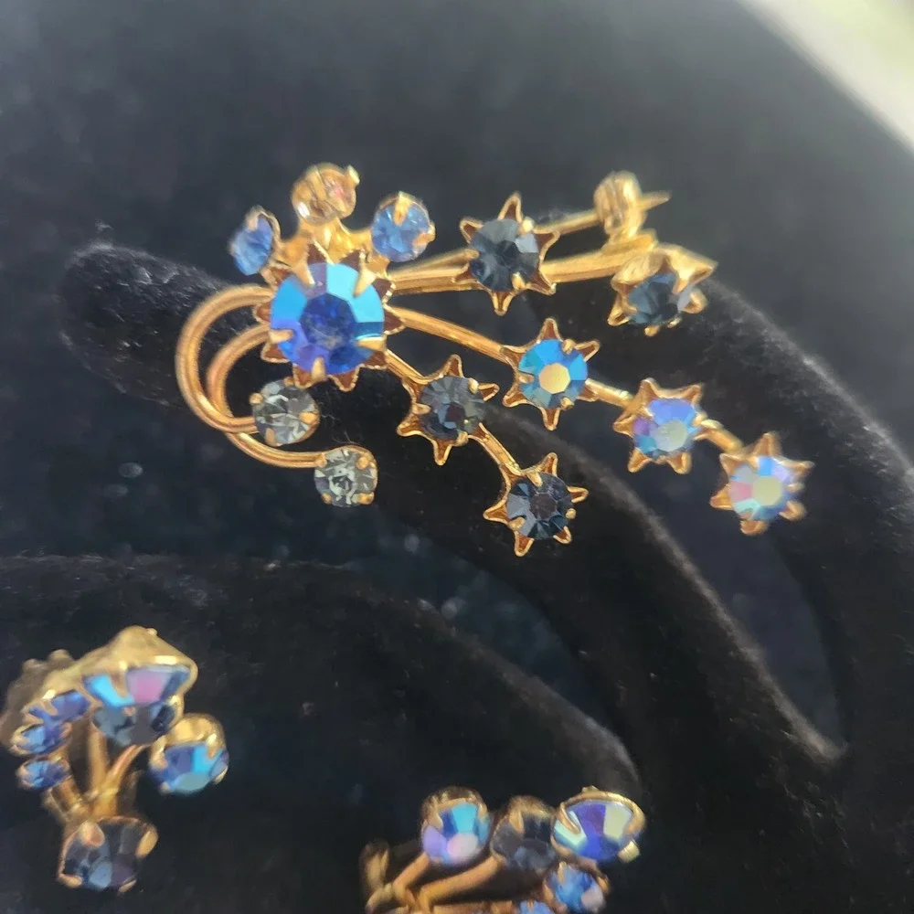 Vintage Blue Aurora Borealis Shooting Star Brooch and Clip On Earrings Set